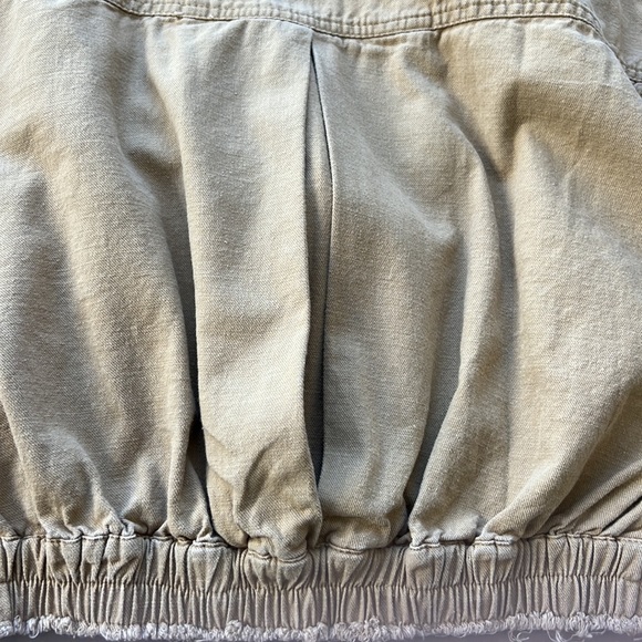 Cropped light cargo jacket. - Picture 7 of 7